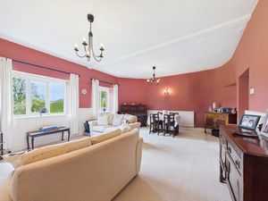 Lounge/diner- click for photo gallery